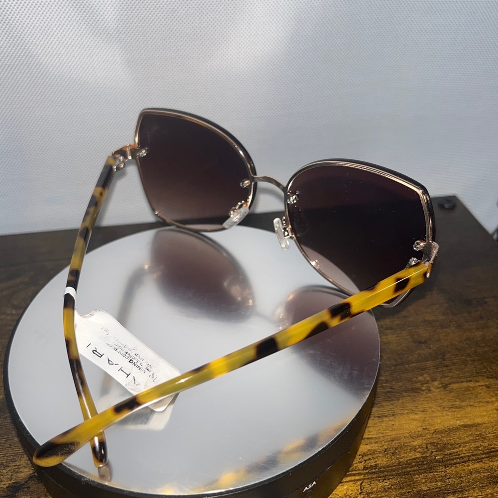 TAHARI New Cat Eye Sunglasses - th860d8 - Picture 5 of 6